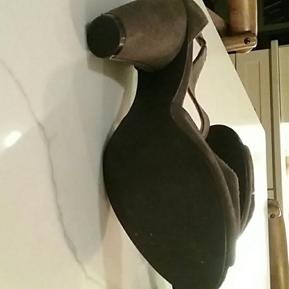 Shoes - Picture 7 of 7